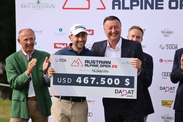 GOLF - Austrian Alpine Open HENNDORF,AUSTRIA,01.JUN.25 - GOLF - DP World Tour, Austrian Alpine Open, Golfclub Gut Altentann. Image shows Nicolai Von Dellingshausen (GER) at the award ceremony.  GEPAxpictures xMathiasxMandl