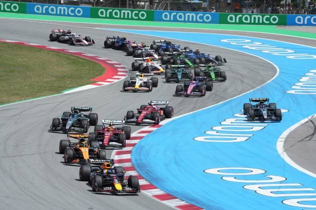 Formula 1 Aramco Grand Prix of Spain 2025 01 06 2025, Circuit de Catalunya, Barcelona, Formula 1 Aramco Grand Prix of Spain 2025 , in the picture Race start , Oscar Piastri AUS , McLaren F1 Team, Max Verstappen NLD , Oracle Red Bull Racing, Lando Norris GBR , McLaren F1 Team, George Russell GBR , Mercedes AMG Petronas Formula One Team, Charles Leclerc MCO , Scuderia Ferrari HP nordphotoxGmbHx xBratic nph00250