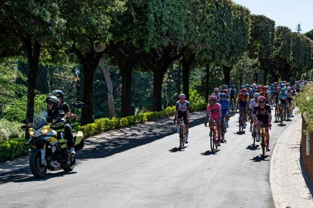 108th Giro d Italia 2025 - Stage 21 Team Visma-Lease a Bike s British rider Simon Yates, wearing the pink jersey of overall leader (Maglia Rosa), rides inside Vatican Garden during the 21st stage of the 108th Giro d Italia cycling race of 143 km from Rome to Rome in Vatican City on June 1, 2025. Vatican City Vatican  Copyright: xMassimoxValicchiax originalFilename:valicchia-notitle250601_npTL5.jpg
