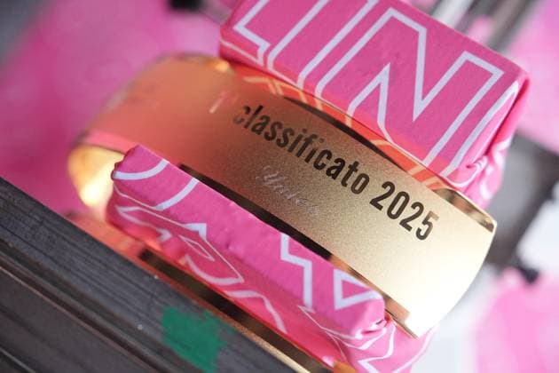 Engraving of the winner s name on the Trophy ( Trofeo senza fine )during the stage 21 of the Giro d™Italia from Roma to Roma, Italy - Sunday, June 01, 2025. - cycling.  Copyright: xMarcoxAlpozzi LaPressex