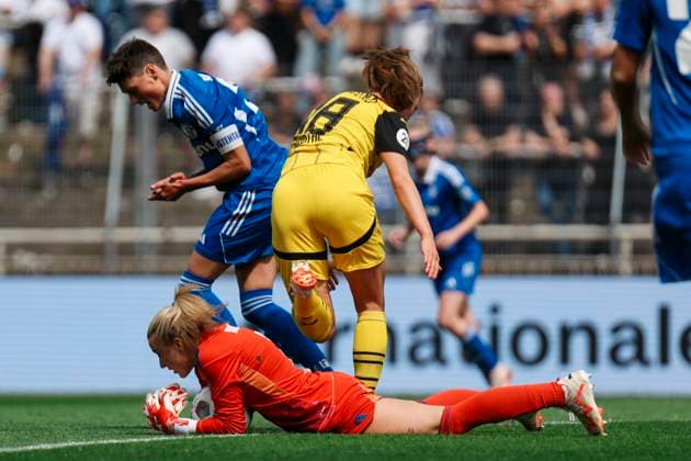 Association Cup Final BVB FC Schalke 04 on 01 06 2025 Julia Matuszek FC Schalke 04, 1 holds the ball Association Cup Final BVB FC Schalke 04 Dortmund, Stadion Rote Erde on 01 06 2025 Copyright: xBEAUTIFULxSPORTS Freisenx