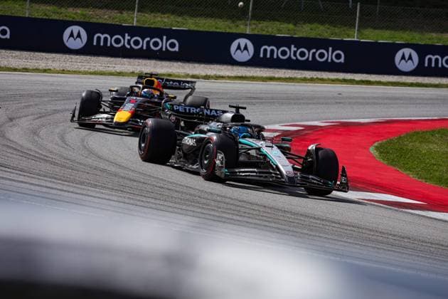 F1 - SPANISH GRAND PRIX 2025 63 RUSSELL George (gbr), Mercedes AMG F1 Team W16, 01 VERSTAPPEN Max (nld), Red Bull Racing RB21, action during the Formula 1 Aramco Gran Premio de Espana 2025, Spanish Grand Prix 2025, 9th round of the 2025 FIA Formula One World Championship, WM, Weltmeisterschaft from May 30 to June 1, 2025 on the Circuit de Barcelona-Catalunya, in Montmelo, Spain - MontmeloSpain Copyright: xFLORENTxGOODENx