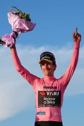 Britain s Simon Philip Yates of Team Visma Lease A Bike pink jersey on the podium (center), Isaac Romero Del Toro of Uae Team Emirates Xrg white jersey on the podium (left), Richard Carapaz of Ef Education - Easypost (right) after the stage 21 of the Giro d™Italia from Roma to Roma, Italy - Sunday, June 01, 2025. - cycling.  Copyright: xGianxMattiaxD Alberto LaPressex
