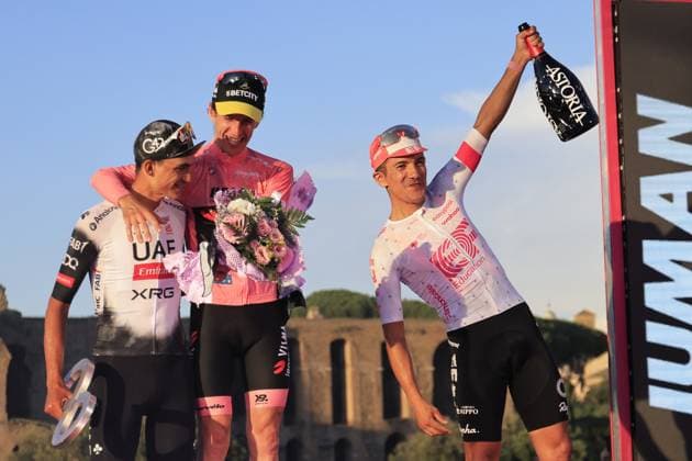 Simon YATES Simon, Team Visma Lease a Bike, AYUSO Juan UAE Team Emirates - XRG, CARAPAZ Richard EF Education - EasyPost,Award ceremony of Giro d Italia 2025, Tour of Italy, Stage 21, Roma - Roma (143 Km) on 1 June 2025 in Roma, Italy - during Stage 21 - Rome-Rome, Giro d Italia race in Rome, Italy, June 01 2025 Copyright: xStefanoxCavasino IPAxSportx xipa-agency.netx xx IPA_58507199 IPA_Agency_IPA58507199