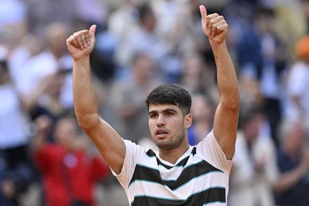 2025 Roland-Garros - Day 8 PARIS, FRANCE - JUNE 01: Carlos Alcaraz of Spain celebrates after his Men s Singles Fourth Round match against Ben Shelton of USA on Day Eight of the 2025 French Open at Roland Garros on June 01, 2025 in Paris, France. Burak Akbulut Anadolu Paris France. Editorial use only. Please get in touch for any other usage.  Copyright: x2025xAnadoluxBurakxAkbulutx