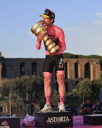 CICLISMO - Giro d Italia - Stage 21 - Rome-Rome Simon Yates, Team Visma Lease a Bike,Winner of Giro d Italia 2025, Tour of Italy, Stage 21, Roma - Roma (143 Km) on 1 June 2025 in Roma, Italy - during Stage 21 - Rome-Rome, Giro d Italia race in Rome, Italy, June 01 2025 Rome Italy  Copyright: xIPAxSport ABACAx
