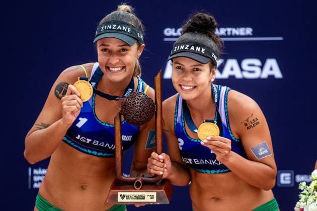 Winners Thamela Coradello Galil, left, and Victoria Lopes Pereira Tosta of Brasil with golden medals after the Pro Tour Elite Beach volleyball, Beachvolleyball tournament in Ostrava, Czech Republic, June 1, 2025. (CTKxPhoto VladimirxPrycek) CTKPhotoP2025060104459  CTKPhotoP2025060104459