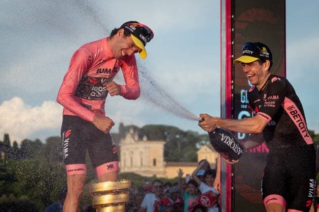 108th Giro d Italia 2025, cycling race inside the Vatican City during the Stage 21, a 143km stage from Rome to Rome, Italy on 01 June 2025. 108th Giro d Italia 2025, cyclists race in downtown during Stage 21, a 143km stage from Rome to Rome, Italy on 01 June 2025. British cyclist Simon Yates wins the Giro d Italia already wearing the Maglia Rosa (symbol of the Giro winner) during the last stage., Credit:Stefano Costantino TTL Avalon Italy, Rome  Copyright: xStefanoxCostantinoxTTLx xAvalonx 1006006008
