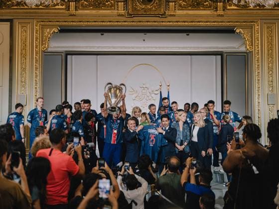 Emmanuel Macron reçoit les joueurs du PSG (Champions d Europe 2025) à l Elysée E.Macron, président de la République Française, reçoit les joueurs du PSG à l Elysée après leur victoire historique (5-0) en finale de la Ligue Des Champions 2025. Paris, le 1er juin 2025. Mathilde Mazars Pool Bestimage E.Macron welcomes PSG players to the Elysée Palace after their historic 5-0 victory in the 2025 Champions League final. Paris, June 1, 2025. Paris France  Copyright: xMathildexMazarsx xPoolx xBestimagexMathildexMazarsx xPoolx xBestimagex