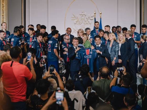 Emmanuel Macron reçoit les joueurs du PSG (Champions d Europe 2025) à l Elysée E.Macron, président de la République Française, reçoit les joueurs du PSG à l Elysée après leur victoire historique (5-0) en finale de la Ligue Des Champions 2025. Paris, le 1er juin 2025. Mathilde Mazars Pool Bestimage E.Macron welcomes PSG players to the Elysée Palace after their historic 5-0 victory in the 2025 Champions League final. Paris, June 1, 2025. Paris France  Copyright: xMathildexMazarsx xPoolx xBestimagexMathildexMazarsx xPoolx xBestimagex