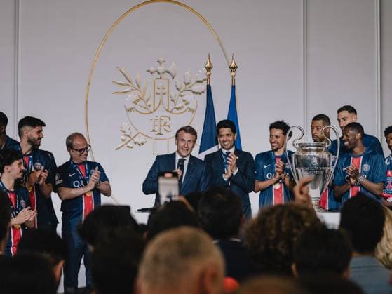 Emmanuel Macron reçoit les joueurs du PSG (Champions d Europe 2025) à l Elysée E.Macron, président de la République Française, reçoit les joueurs du PSG à l Elysée après leur victoire historique (5-0) en finale de la Ligue Des Champions 2025. Paris, le 1er juin 2025. Mathilde Mazars Pool Bestimage E.Macron welcomes PSG players to the Elysée Palace after their historic 5-0 victory in the 2025 Champions League final. Paris, June 1, 2025. Paris France  Copyright: xMathildexMazarsx xPoolx xBestimagexMathildexMazarsx xPoolx xBestimagex