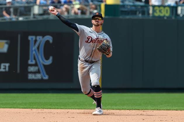 June 01, 2025: Detroit Tigers shortstop Zach McKinstry (39) throws to first for the out on Kansas City Royals third baseman Nick Loftin (12) during the ninth inning at Kauffman Stadium in Kansas City, MO. CSM Kansas City United States of America - ZUMAc04_ 20250601_zma_c04_101 Copyright: xDavidxSmithx