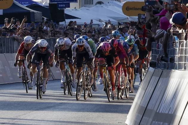 Last stage of the Giro d Italia in Rome ROME, ITALY - JUNE 01: Athletes compete during the 21st and last stage of the Giro d Italia (Tour of Italy) cycling race 108th edition in Rome, Italy on June 01, 2025. Riccardo De Luca Anadolu Rome Italy. Editorial use only. Please get in touch for any other usage.  Copyright: x2025xAnadoluxRiccardoxDexLucax