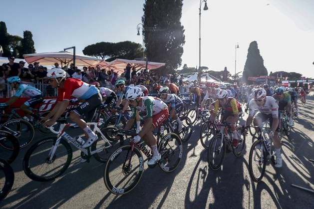 Last stage of the Giro d Italia in Rome ROME, ITALY - JUNE 01: Athletes compete during the 21st and last stage of the Giro d Italia (Tour of Italy) cycling race 108th edition in Rome, Italy on June 01, 2025. Riccardo De Luca Anadolu Rome Italy. Editorial use only. Please get in touch for any other usage.  Copyright: x2025xAnadoluxRiccardoxDexLucax