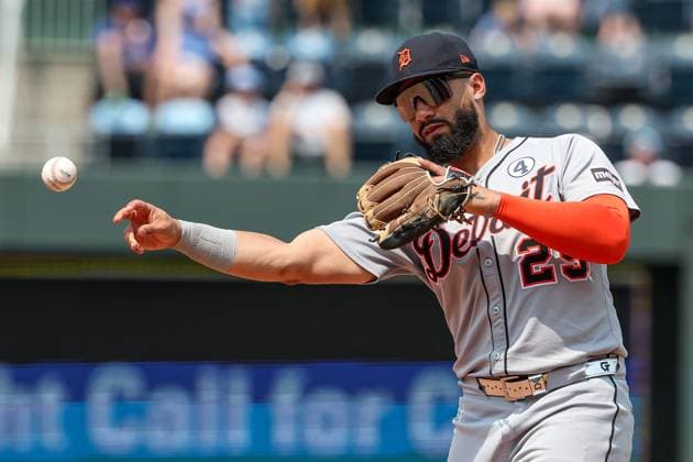 MLB, Baseball Herren, USA 2025: Tigers Vs Royals JUN 01 June 01, 2025: Detroit Tigers second baseman Gleyber Torres (25) throws to first for the out on Kansas City Royals second baseman Michael Massey (19) during the seventh inning at Kauffman Stadium in Kansas City, MO. David Smith CSM (Credit Image: Â David Smith Cal Media) Kansas City Mo United States of America EDITORIAL USE ONLY Copyright: xx ZUMA-20250601_zma_c04_150.jpg DavidxSmithx csmphotothree389153