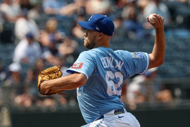 MLB, Baseball Herren, USA 2025: Tigers Vs Royals JUN 01 June 01, 2025: Kansas City Royals relief pitcher Jonathan Bowlan (62) pitches against the Detroit Tigers during the ninth inning at Kauffman Stadium in Kansas City, MO. David Smith CSM (Credit Image: Â David Smith Cal Media) Kansas City Mo United States of America EDITORIAL USE ONLY Copyright: xx ZUMA-20250601_zma_c04_144.jpg DavidxSmithx csmphotothree389159
