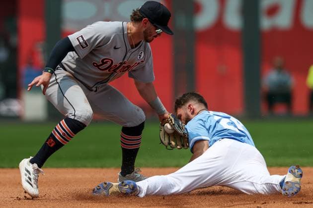 June 01, 2025: Tigers shortstop Zach McKinstry (39) tags out Kansas City Royals right fielder John Rave (26) at second base during the fourth inning at Kauffman Stadium in Kansas City, MO. CSM Kansas City United States of America - ZUMAc04_ 20250601_zma_c04_143 Copyright: xDavidxSmithx