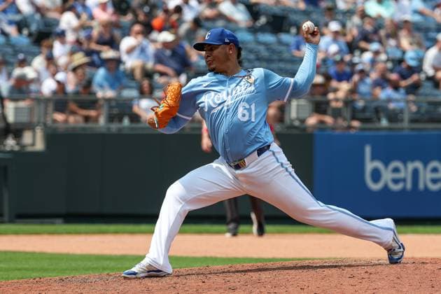 June 01, 2025: Kansas City Royals relief pitcher Angel Zerpa (61) pitches against the Detroit Tigers during the eighth inning at Kauffman Stadium in Kansas City, MO. CSM Kansas City United States of America - ZUMAc04_ 20250601_zma_c04_146 Copyright: xDavidxSmithx