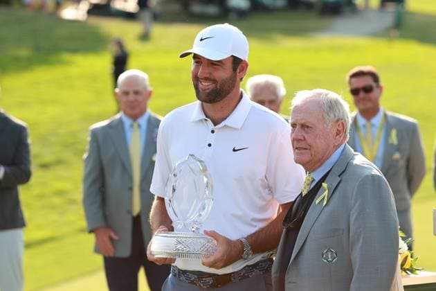 The Memorial Tournament Scottie Scheffler of the United States is presented with the throphy by Jack Nicklaus after winning The Memorial Tournament presented by Workday at Muirfield Village Golf Club in Dublin, Ohio, USA on Sunday, June 1, 2025. Dublin Ohio United States  Copyright: xJorgexLemusx originalFilename:lemus-thememor250601_npgE3.jpg