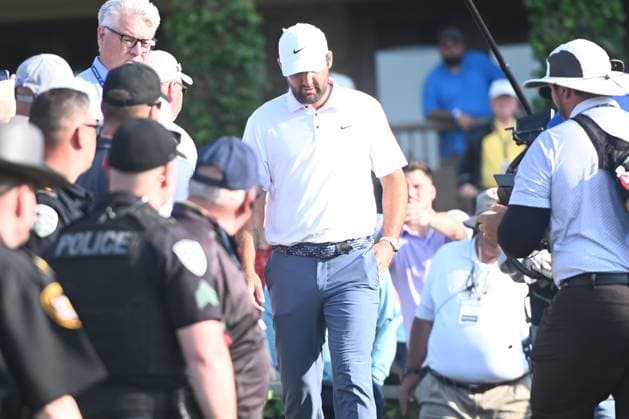 PGA, Golf Herren 2025: The Memorial Tournament June 1 June 1, 2025: Scottie Scheffler (USA) makes his way to the victory ceremony after winning back to back Memorial Tournaments in Dublin, Ohio. Brent Clark Cal Media (Credit Image: Â Brent Clark Cal Sport Media) Dublin Oh USA EDITORIAL USE ONLY Copyright: xx ZUMA-20250602_zma_c04_011.jpg BrentxClarkx csmphotothree389182