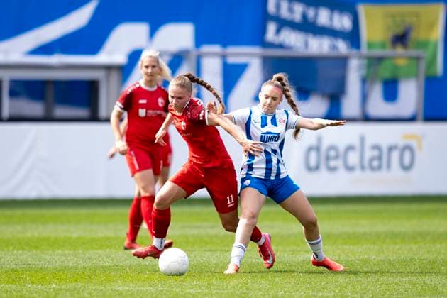 Regionalliga Nordost Frauen F C Hansa Rostock vs 1 FFV Erfurt Rostock 01 06 2025 Neele Gast 11 1 FFV Erfurt vs Sabrina Eliseev 22 F C Hansa Rostock Regionalliga Nordost Frauen F C Hansa Rostock vs 1 FFV Erfurt Ostseestadion Rostock 01 06 2025 Copyright: xBEAUTIFULxSPORTS Duehringx