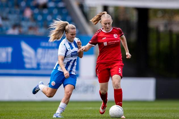 Regionalliga Nordost Frauen F C Hansa Rostock vs 1 FFV Erfurt Rostock 01 06 2025 Lena Frisch 23 1 FFV Erfurt vs Nele Mohr 8 F C Hansa Rostock Regionalliga Nordost Frauen F C Hansa Rostock vs 1 FFV Erfurt Ostseestadion Rostock 01 06 2025 Copyright: xBEAUTIFULxSPORTS Duehringx