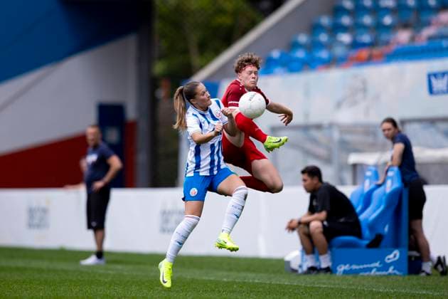 Regionalliga Nordost Frauen F C Hansa Rostock vs 1 FFV Erfurt Rostock 01 06 2025 Loretta Theres Kung 20 F C Hansa Rostock vs Anna Mittelsdorf 7 1 FFV Erfurt Regionalliga Nordost Frauen F C Hansa Rostock vs 1 FFV Erfurt Ostseestadion Rostock 01 06 2025 Copyright: xBEAUTIFULxSPORTS Duehringx