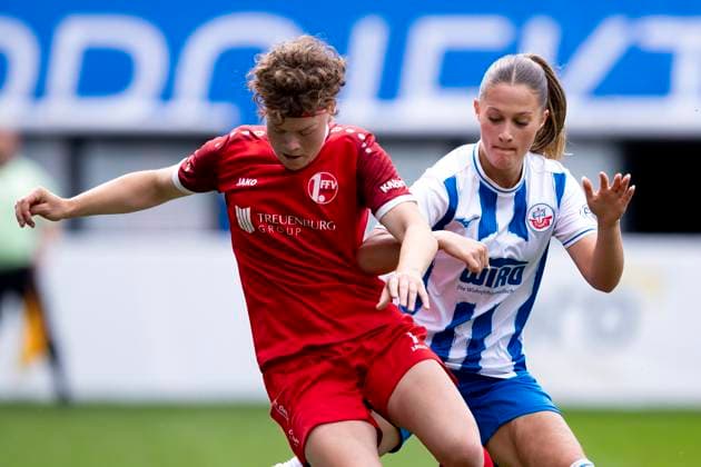 Regionalliga Nordost Frauen F C Hansa Rostock vs 1 FFV Erfurt Rostock 01 06 2025 Loretta Theres Kung 20 F C Hansa Rostock vs Anna Mittelsdorf 7 1 FFV Erfurt Regionalliga Nordost Frauen F C Hansa Rostock vs 1 FFV Erfurt Ostseestadion Rostock 01 06 2025 Copyright: xBEAUTIFULxSPORTS Duehringx