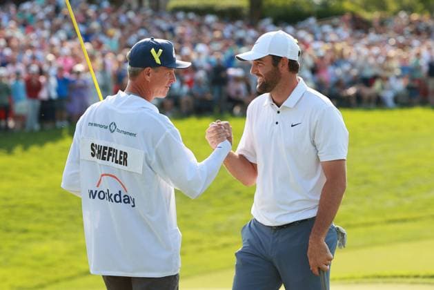 The Memorial Tournament Scottie Scheffler of the United States celebrates with his caddie after winning The Memorial Tournament presented by Workday at Muirfield Village Golf Club in Dublin, Ohio, USA on Sunday, June 1, 2025. Dublin Ohio United States  Copyright: xJorgexLemusx originalFilename:lemus-thememor250601_np5cE.jpg