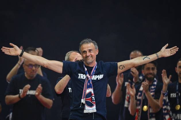 PSG celebrates Champions League trophy at Parc des Princes - FA Paris Saint-Germain’s head coach Luis Enrique reacts as Paris Saint-Germain’s players celebrate the UEFA Champions League trophy at the Parc des Princes Stadium in Paris on June 1, 2025, the day after PSG won the UEFA Champions League final football match over Inter Milan in Munich, on May 31, 2025. Photo by Firas Abdullah ABACAPRESS.COM Paris Ile-de-France France  Copyright: xAbdullahxFiras ABACAx