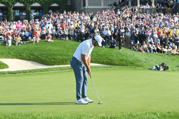PGA, Golf Herren 2025: The Memorial Tournament June 1 June 1, 2025: Scottie Scheffler (USA) putts on the 18th hole at the Memorial Tournament victory ceremony in Dublin, Ohio. Brent Clark Cal Media (Credit Image: Â Brent Clark Cal Sport Media) Dublin Oh USA EDITORIAL USE ONLY Copyright: xx ZUMA-20250602_zma_c04_022.jpg BrentxClarkx csmphotothree389270