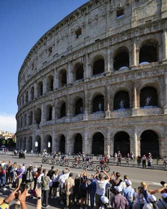CICLISMO - Giro d Italia - Stage 21 - Rome-Rome Giro d Italia 2025 - 108th Edition - 21th stage Roma - Roma 143 km - 01 06 2025 - Scenery - Peloton - Colosseo - during Stage 21 - Rome-Rome, Giro d Italia race in Rome, Italy, June 01 2025 Rome Italy  Copyright: xIPAxSport ABACAx
