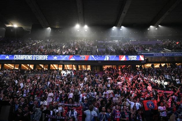 PSG celebrates Champions League trophy at Parc des Princes - FA Paris Saint-Germain’s supporters cheer as they celebrate the UEFA Champions League trophy at the Parc des Princes Stadium in Paris on June 1, 2025, the day after PSG won the UEFA Champions League final football match over Inter Milan in Munich, on May 31, 2025. Photo by Firas Abdullah ABACAPRESS.COM Paris Ile-de-France France  Copyright: xAbdullahxFiras ABACAx
