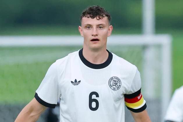 Eric Martel Germany looks on, Friendly match, Germany U21 vs RB Leipzig U19, Spa and GolfResort Weimarer Land on June 01, 2025 in Blankenhain, Germany Photo by Marco Steinbrenner DeFodi Images Eric Martel Germany looks on, Friendly match, Germany U21 vs RB Leipzig U19, Spa and GolfResort Weimarer Land, June 1, 2025 in Blankenhain, Germany Photo by Marco Steinbrenner DeFodi Images