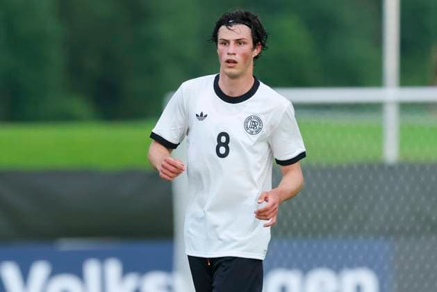 Merlin Roehl Germany controls the ball, Friendly match, Germany U21 vs RB Leipzig U19, Spa and GolfResort Weimarer Land on June 01, 2025 in Blankenhain, Germany Photo by Marco Steinbrenner DeFodi Images Merlin Roehl Germany controls the ball, Friendly match, Germany U21 vs RB Leipzig U19, Spa and GolfResort Weimarer Land, June 1, 2025 in Blankenhain, Germany Photo by Marco Steinbrenner DeFodi Images