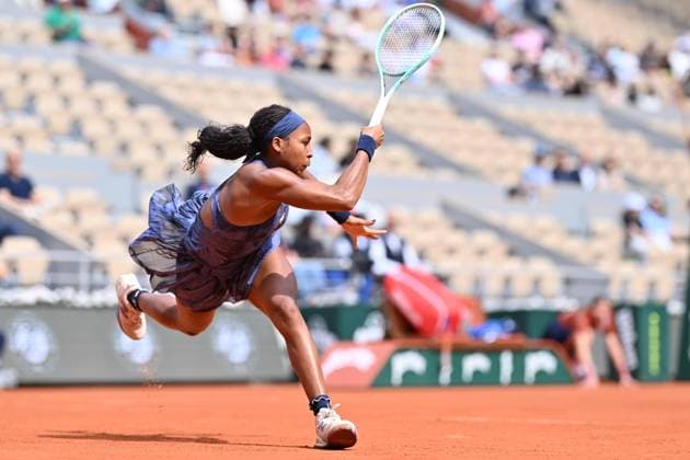 2025 Roland-Garros - Day 9 PARIS, FRANCE - JUNE 02: Coco Gauff of United States in action against Ekaterina Alexandrova during the Women s Singles Fourth Round match on Day Nine of the 2025 French Open at Roland Garros on June 02, 2025 in Paris, France. Mustafa Yalcin Anadolu Paris France. Editorial use only. Please get in touch for any other usage.  Copyright: x2025xAnadoluxMustafaxYalcinx