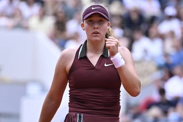 2025 Roland-Garros - Day 9 PARIS, FRANCE - JUNE 02: Mirra Andreeva plays a forehand against Darya Kasatkina (not seen) of Australia during the Women s Singles Fourth Round match on Day Nine of the 2025 French Open at Roland Garros on June 02, 2025 in Paris, France. Burak Akbulut Anadolu Paris France. Editorial use only. Please get in touch for any other usage.  Copyright: x2025xAnadoluxBurakxAkbulutx