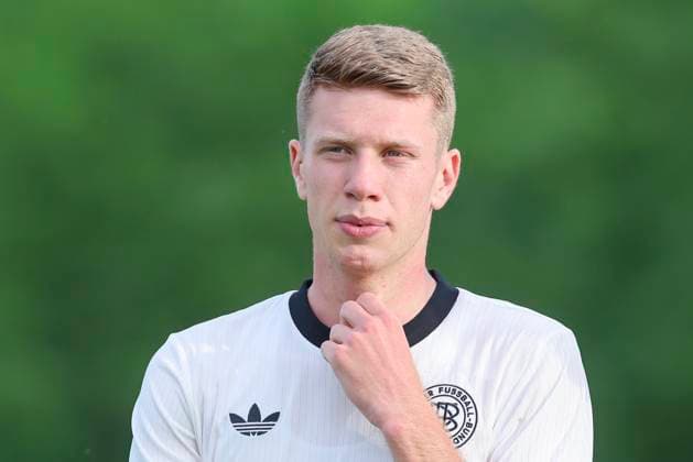 Elias Baum Germany looks on, Friendly match, Germany U21 vs RB Leipzig U19, Spa and GolfResort Weimarer Land on June 01, 2025 in Blankenhain, Germany Photo by Marco Steinbrenner DeFodi Images Elias Baum Germany looks on, Friendly match, Germany U21 vs RB Leipzig U19, Spa and GolfResort Weimarer Land, June 1, 2025 in Blankenhain, Germany Photo by Marco Steinbrenner DeFodi Images