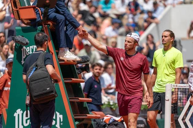 2025-06-02 French Open Roland Garros PARIS, FRANCE - JUNE 2: Tallon Griekspoor of The Netherlands, Alexander Zverev of Germany during the French Open at Roland Garros on June 2, 2025 in Paris, France. Paris Roland Garros France Content not available for redistribution in The Netherlands directly or indirectly through any third parties. Copyright: xMarleenxFouchierx