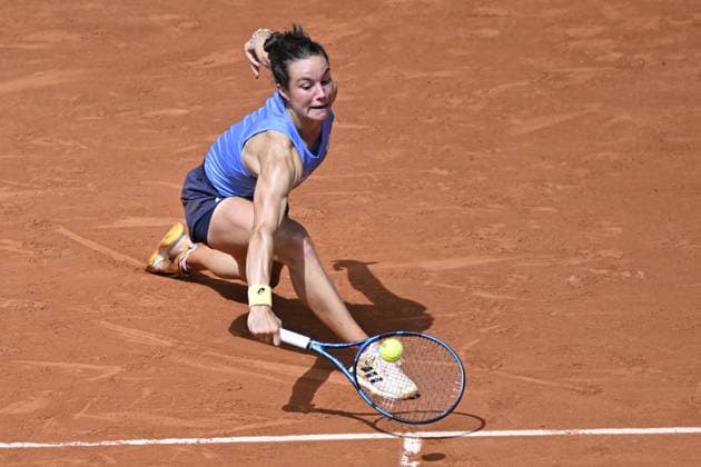 2025 Roland-Garros - Day 9 PARIS, FRANCE - JUNE 2: Lois Boisson of France in action against Jessica Pegula (not seen) of USA during their women s singles match on day 9 of the French Open tennis tournament on Court Philippe-Chatrier at the Roland-Garros Complex in Paris, France on June 2, 2025. Burak Akbulut Anadolu Paris France. Editorial use only. Please get in touch for any other usage.  Copyright: x2025xAnadoluxBurakxAkbulutx