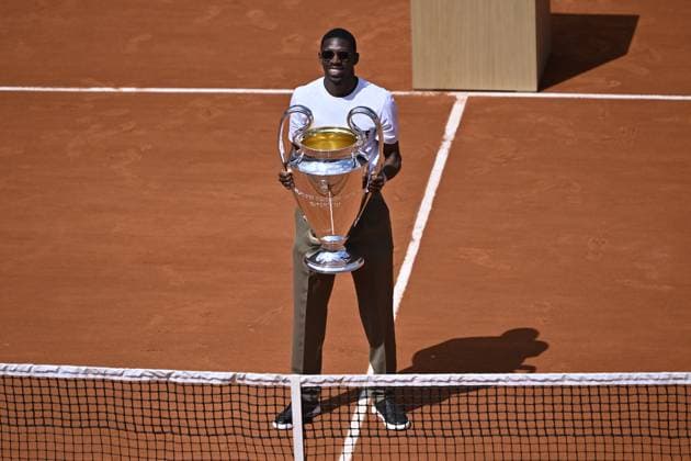 2025 Roland-Garros - Day 9 PARIS, FRANCE - JUNE 02: PSG s Ousmane Dembele brings the UEFA Champions League trophy on Court Philippe-Chatrier during French Open tennis tournament on day 9 at the Roland-Garros Complex in Paris, France on June 2, 2025. PSG won the Champions League for the first time in their history. Burak Akbulut Anadolu Paris France. Editorial use only. Please get in touch for any other usage.  Copyright: x2025xAnadoluxBurakxAkbulutx