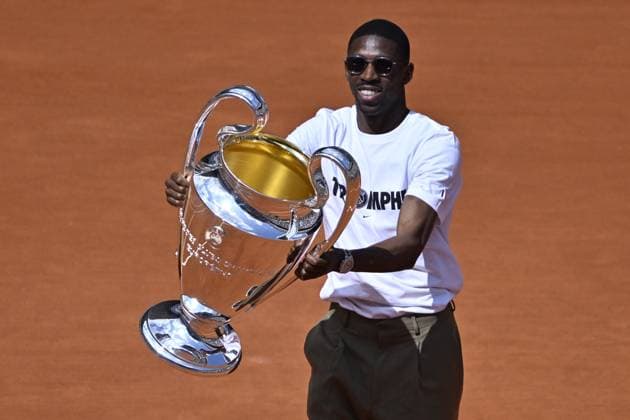 2025 Roland-Garros - Day 9 PARIS, FRANCE - JUNE 02: PSG s Ousmane Dembele brings the UEFA Champions League trophy on Court Philippe-Chatrier during French Open tennis tournament on day 9 at the Roland-Garros Complex in Paris, France on June 2, 2025. PSG won the Champions League for the first time in their history. Burak Akbulut Anadolu Paris France. Editorial use only. Please get in touch for any other usage.  Copyright: x2025xAnadoluxBurakxAkbulutx