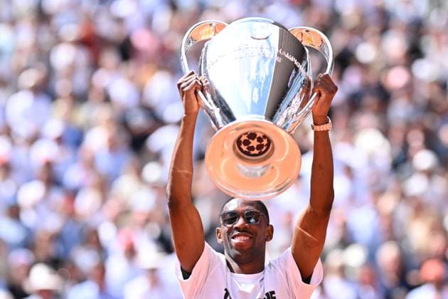 2025 Roland-Garros - Day 9 PARIS, FRANCE - JUNE 02: PSG s Ousmane Dembele brings the UEFA Champions League trophy on Court Philippe-Chatrier during French Open tennis tournament on day 9 at the Roland-Garros Complex in Paris, France on June 2, 2025. PSG won the Champions League for the first time in their history. Mustafa Yalcin Anadolu Paris France. Editorial use only. Please get in touch for any other usage.  Copyright: x2025xAnadoluxMustafaxYalcinx