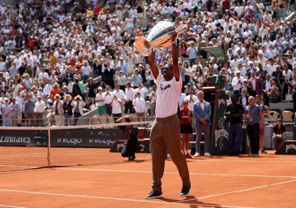 Ousmane Dembele of PSG brings out the Champions League trophy onto Court Philippe Chatrier French Open Tennis, Day Nine, Tennis, Roland Garros, Paris, France - 02 Jun 2025 EDITORIAL USE ONLY No use with unauthorised audio, video, data, fixture lists, club league logos or live services. Online in-match use limited to 120 images, no video emulation. No use in betting, games or single club league player publications. Copyright: xEllaxLing Shutterstockx 15335296a
