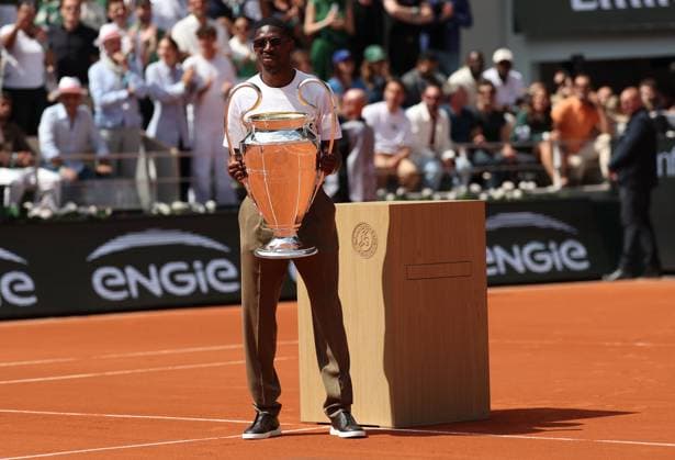 ROLAND GARROS 2025 Thierry Larret MAXPPP - PARIS (75) 02 06 2025 Thierry Larret Maxppp. Tennis. Roland Garros 2025. Internationaux de France de tennis. Stade Roland Garros, Paris (75). Le 2 juin 2025. Court Philippe Chatrier : Presentation de la coupe d Europe par Ousman DEMBELE, joueur du PSG. - Tennis. Roland Garros 2025. French Open tennis tournament. Roland Garros Stadium, Paris (75) PARIS (75) STADE ROLAND GARROS PARIS ILE DE FRANCE FRANCE  Copyright: xMAXPPPxThierryxLarretx TLR202506022253 TLR202506022253