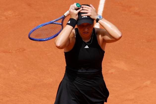 June 2, 2025, Paris, Paris, France: Jessica Pegula (USA) react during the tennis Grand Slam of Roland Garros 2025, match between Lois Boisson (FRA) and Jessica Pegula (USA) at Roland Garros Stadium - on June 02 2025.Paris - France Paris France - ZUMAb253 20250602_zsp_b253_089 Copyright: xLoicxBaratouxx