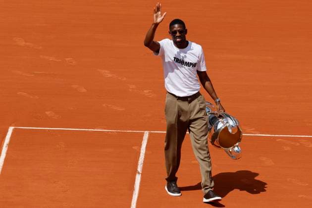 June 2, 2025, Paris, Paris, France: Ousmane Do mbo lo (PSG) presenting the ChampionÃ¢â‚¬â ¢s league cup trophy during the tennis Grand Slam of Roland Garros 2025, after the match between Lois Boisson (FRA) and Jessica Pegula (USA) at Roland Garros Stadium - on June 02 2025.Paris - France Paris France - ZUMAb253 20250602_zsp_b253_141 Copyright: xLoicxBaratouxx