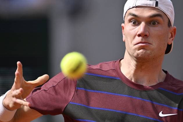 2025 Roland-Garros - Day 9 PARIS, FRANCE - JUNE 02: Alexander Bublik (not seen) of Kazakhstan competes with Jack Draper of Great Britain during the Men s Singles Fourth Round match on Day Nine of the 2025 French Open at Roland Garros on June 02, 2025 in Paris, France. Burak Akbulut Anadolu Paris France. Editorial use only. Please get in touch for any other usage.  Copyright: x2025xAnadoluxBurakxAkbulutx