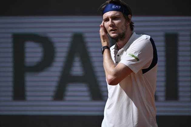 2025 Roland-Garros - Day 9 PARIS, FRANCE - JUNE 02: Alexander Bublik of Kazakhstan competes with Jack Draper (not seen) of Great Britain during the Men s Singles Fourth Round match on Day Nine of the 2025 French Open at Roland Garros on June 02, 2025 in Paris, France. Burak Akbulut Anadolu Paris France. Editorial use only. Please get in touch for any other usage.  Copyright: x2025xAnadoluxBurakxAkbulutx