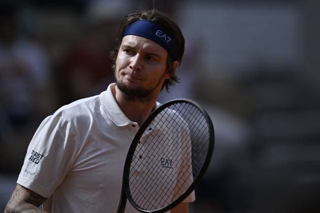2025 Roland-Garros - Day 9 PARIS, FRANCE - JUNE 02: Alexander Bublik of Kazakhstan competes with Jack Draper (not seen) of Great Britain during the Men s Singles Fourth Round match on Day Nine of the 2025 French Open at Roland Garros on June 02, 2025 in Paris, France. Burak Akbulut Anadolu Paris France. Editorial use only. Please get in touch for any other usage.  Copyright: x2025xAnadoluxBurakxAkbulutx